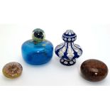 Paperweights : 4 assorted paperweights to include a Mdina dump form , granite pebble,