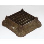 Cast iron boot scraper CONDITION: Please Note - we do not make reference to the