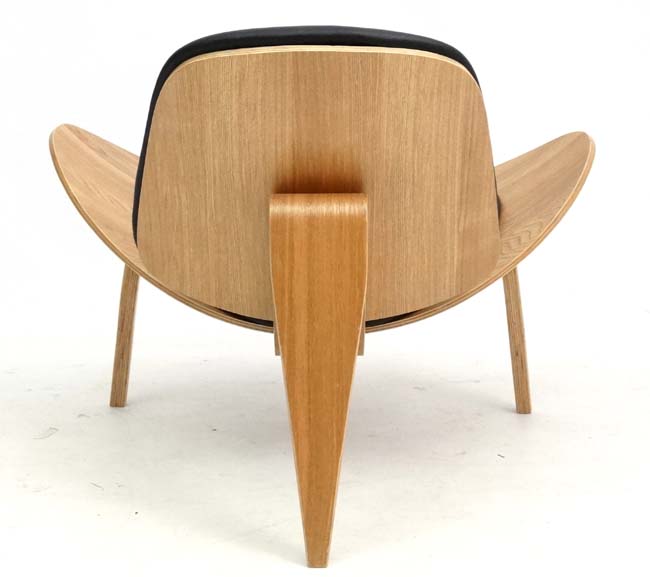 Vintage Retro : After Hans Wegner ( 1914-2007) Danish a 21stC Ch07 Shell style chair of formed - Image 2 of 4