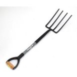 A heavy duty digging fork CONDITION: Please Note - we do not make reference to the