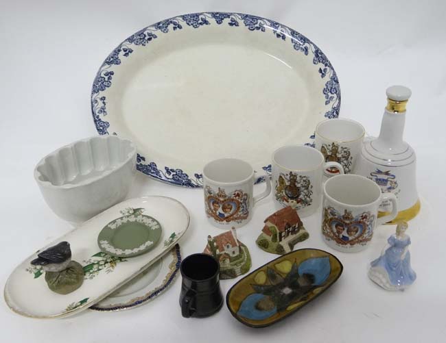 Box of assorted ceramics CONDITION: Please Note - we do not make reference to the