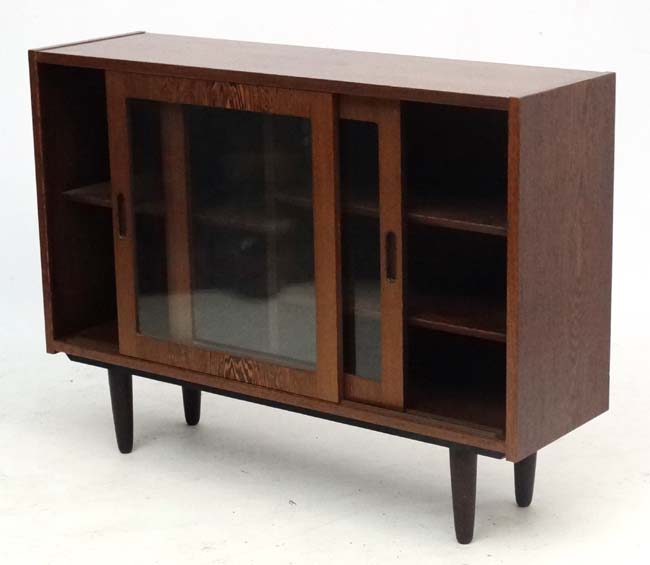 *Please note amended description* Vintage Retro : A Danish Hundevad mid 20thC designed Rosewood ? - Image 3 of 5