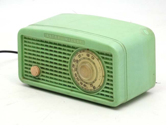 Vintage Retro : an Australian Astor Mickey' Breadloaf' radio , c. - Image 2 of 4