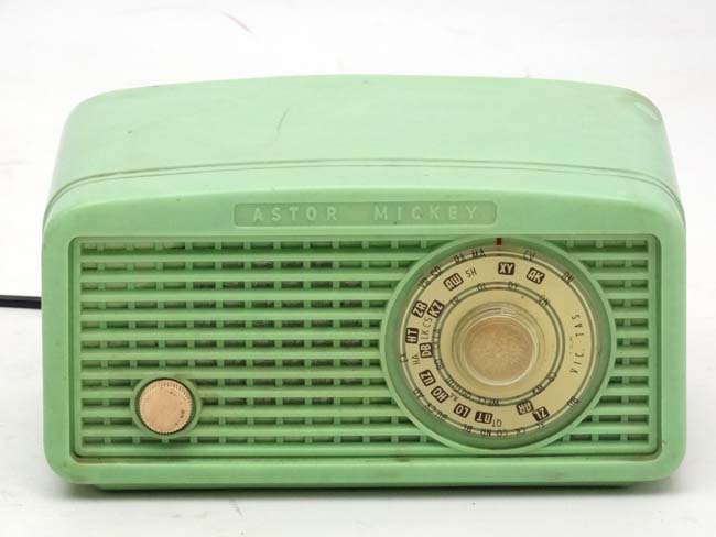 Vintage Retro : an Australian Astor Mickey' Breadloaf' radio , c. - Image 4 of 4