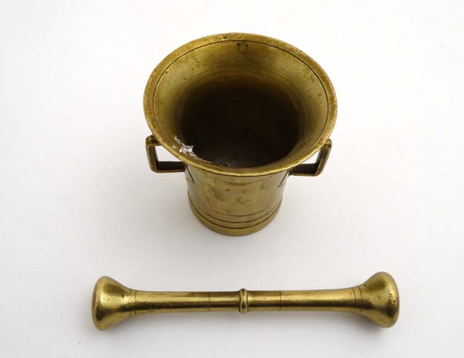 A 20thC brass two handled brass mortar and pestle. - Image 4 of 4