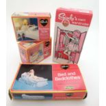 Retro Toys: A set of c1960/70s Pedigree '' Sindy '' Bedroom furniture item ,