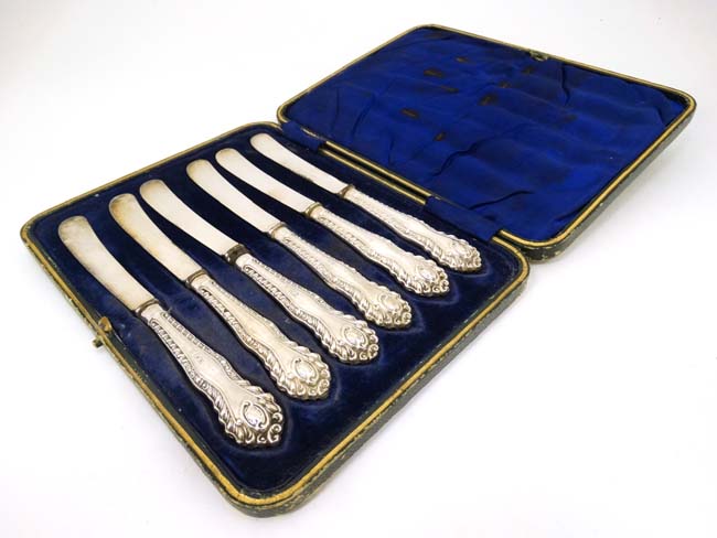 A cased set of 6 silver handled butter knives bearing hallmarks for Sheffield 1911 maker Isaac - Image 2 of 4