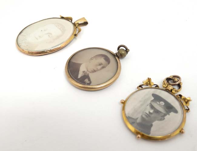 2 9ct gold locket pendants with glazed sections to centre together with a similar rolled gold - Image 2 of 7