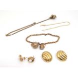 Assorted 9ct gold and gilt metal jewellery to include charms,