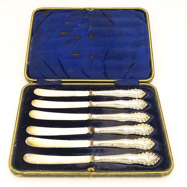 A cased set of 6 silver handled butter knives bearing hallmarks for Sheffield 1911 maker Isaac - Image 3 of 4