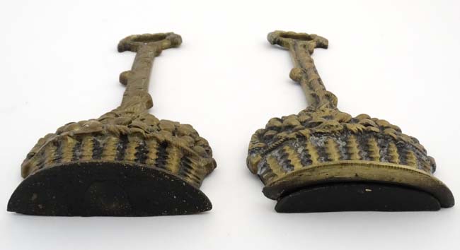A pair of Georgian style cast brass and weighted iron door porters in the form of fruiting baskets - Image 3 of 4