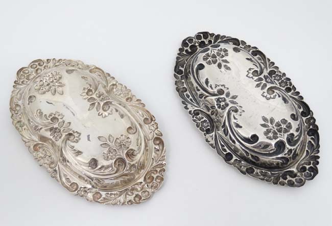A matched pair of silver dishes with embossed floral and scroll decoration. - Image 3 of 5