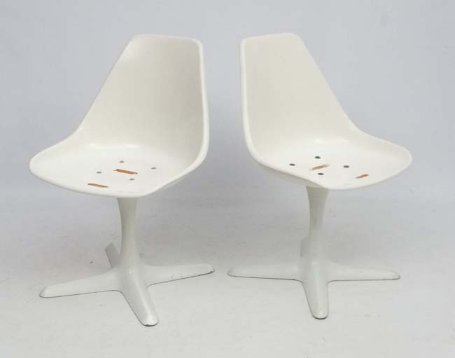 Vintage Retro :a pair of original Eero Saarinen ( 1910-1961) white Tulip chairs, - Image 3 of 3