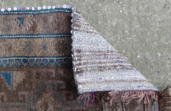 Rug / Carpet : a hand made woollen rug in buffs, - Image 5 of 6