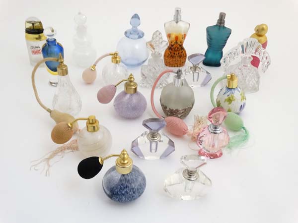 Glass: A collection of approximately 20 20th/21stC scent bottles,