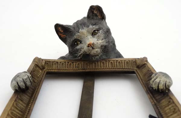 A 21stC hand painted cast bronze easel / strut frame with cat decoration approx 10 1/2" high - Image 3 of 5