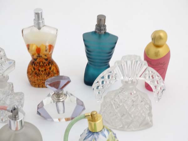 Glass: A collection of approximately 20 20th/21stC scent bottles, - Image 4 of 7