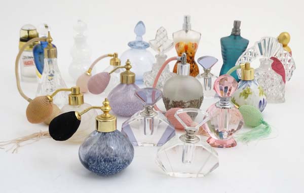 Glass: A collection of approximately 20 20th/21stC scent bottles, - Image 3 of 7