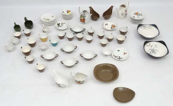 Vintage Retro: A large collection of 1960s Midwinter Style craft and other style ceramics to