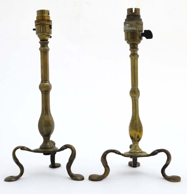 2 brass tripod Pullman lamps, - Image 3 of 4