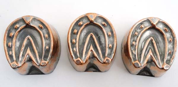 Kitchenalia: A set of 3 early 20thC Horse hoof with horse shoe formed copper entree / ice / jelly - Image 2 of 4