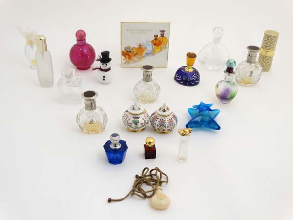 Glass: A collection of approximately 20 20th/21stC scent bottles, - Image 3 of 6