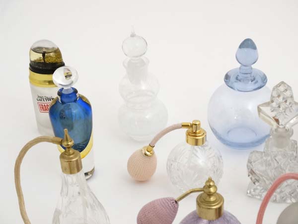 Glass: A collection of approximately 20 20th/21stC scent bottles, - Image 5 of 7