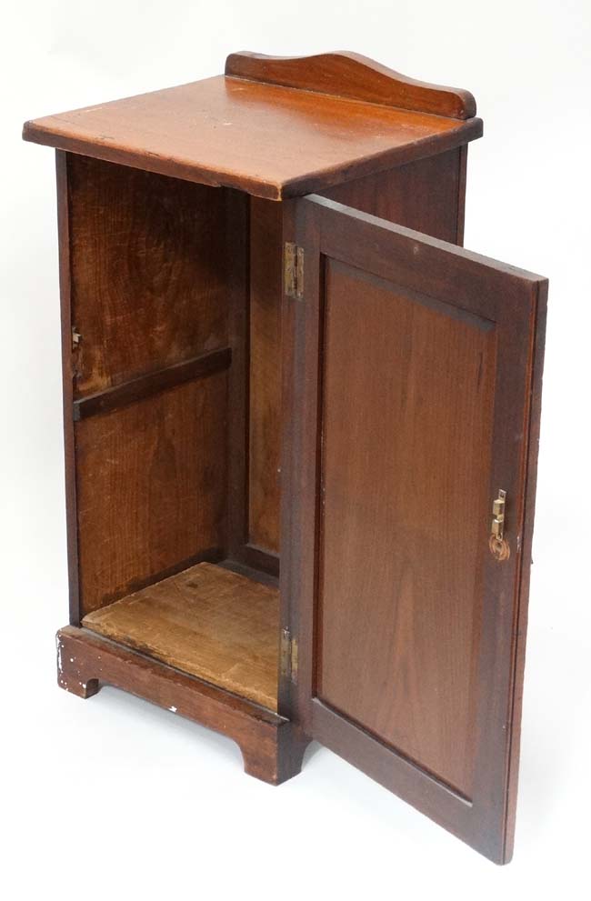 Edwardian pot cupboard CONDITION: Please Note - we do not make reference to the - Image 2 of 3