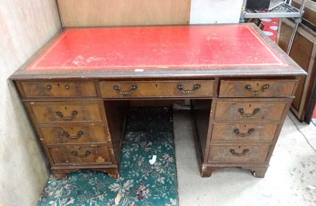 A Reproduction pedestal desk CONDITION: Please Note - we do not make reference to - Image 2 of 3