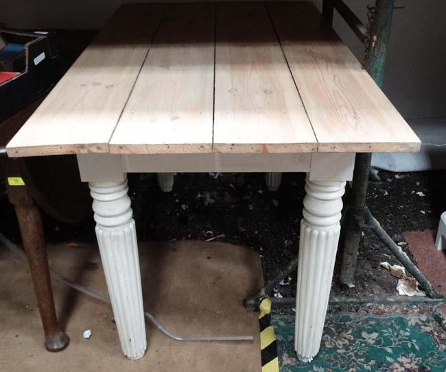 Pine topped table CONDITION: Please Note - we do not make reference to the - Image 2 of 2