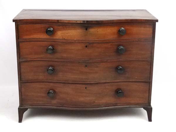 Manner of Gillows : A serpentine fronted mahogany chest of drawers comprising 4 graduate long - Image 5 of 10