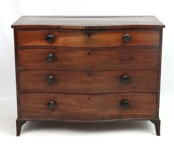 Manner of Gillows : A serpentine fronted mahogany chest of drawers comprising 4 graduate long - Image 2 of 10