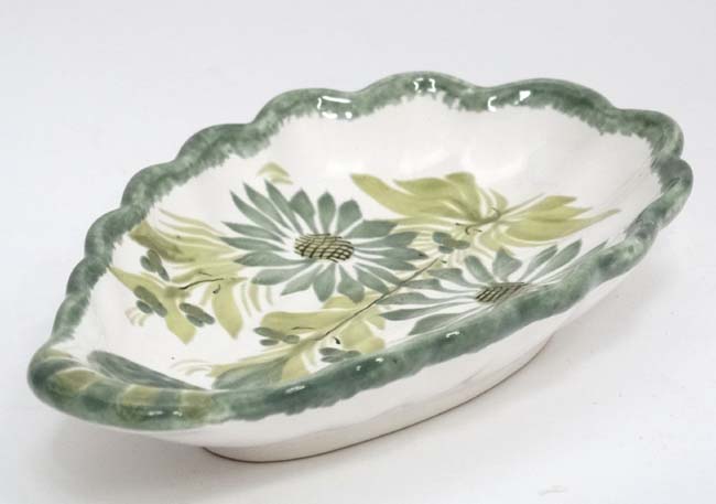 Quimper leaf dish CONDITION: Please Note - we do not make reference to the - Image 2 of 5