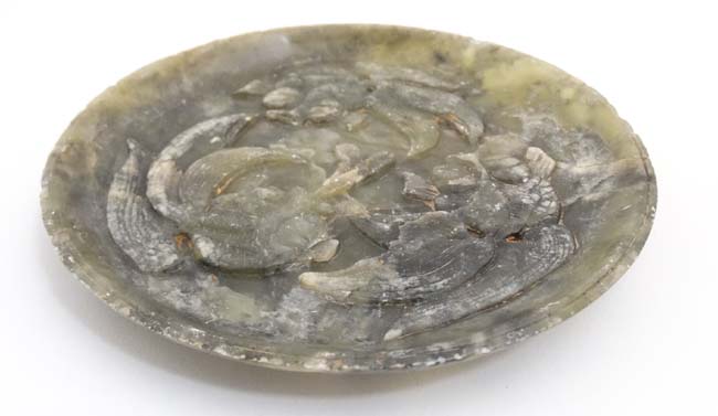 An Oriental jade plate with carved relief depicting 3 gold fish / carp 7 1/8" diameter - Image 3 of 3
