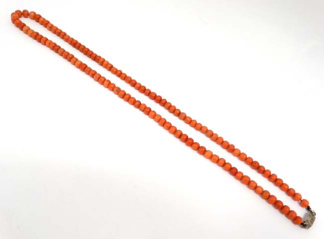 An early 20thC necklace of graduated coral beads.