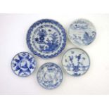 5 Chinese plates : a blue and white plate depicting a rock with butterflies and peonies on a