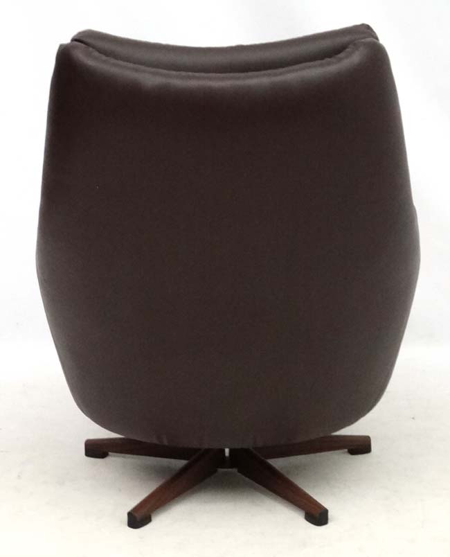 Vintage Retro : a Swedish Swedfurn brown leather swivel button back armchair with five spoke base, - Image 4 of 4