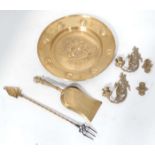 Assorted brass items to include charger, toasting fork, shovel,