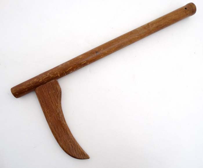 A mid - late 20thC oak thatchers tool. - Image 2 of 3
