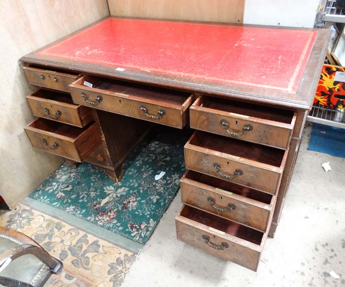 A Reproduction pedestal desk CONDITION: Please Note - we do not make reference to - Image 2 of 3