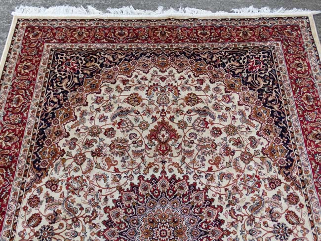 Carpet / Rug :A beige ground Keshan style carpet measuring 63 1/2 x 96 1/2" CONDITION: - Image 3 of 5