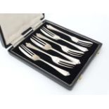 A cased set of 6 silver cake forks hallmarked Sheffield 1969 maker Travis Wilson & Co.