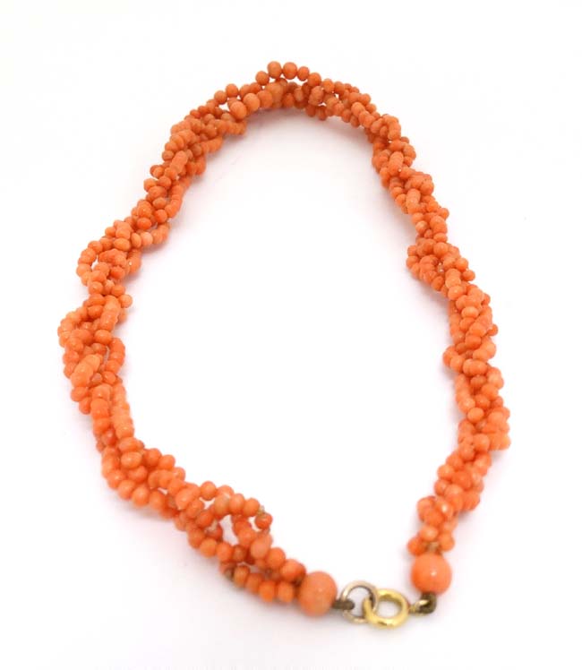 A vintage necklace of graduated coral beads. - Image 3 of 4