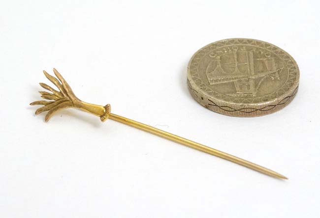 A 9ct gold stick pin surmounted by a leek. Maker J.W. - Image 3 of 4