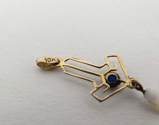 A 10k gold pedant set with blue stone and white chip drop 1” long CONDITION: Please - Image 5 of 5