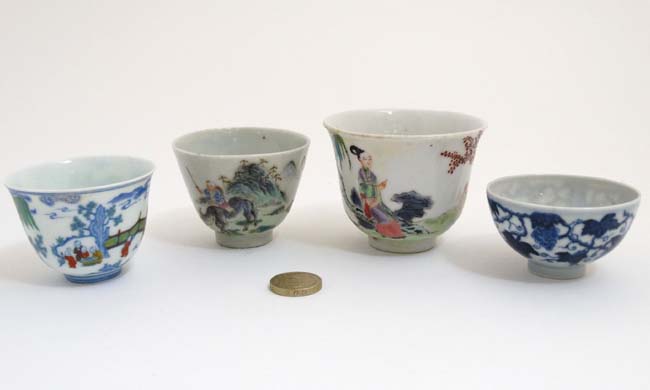 A collection of 4 small Chinese tea bowls to include a famille rose tea bowl decorated with image - Image 3 of 6