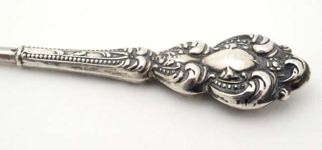 A silver handled button hook marked 'Sterling' together with a Celtic penanular brooch marked ' - Image 2 of 6