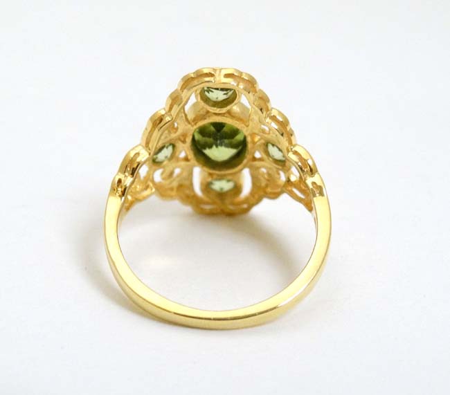 A silver gilt ring set with 5 peridot. - Image 2 of 4