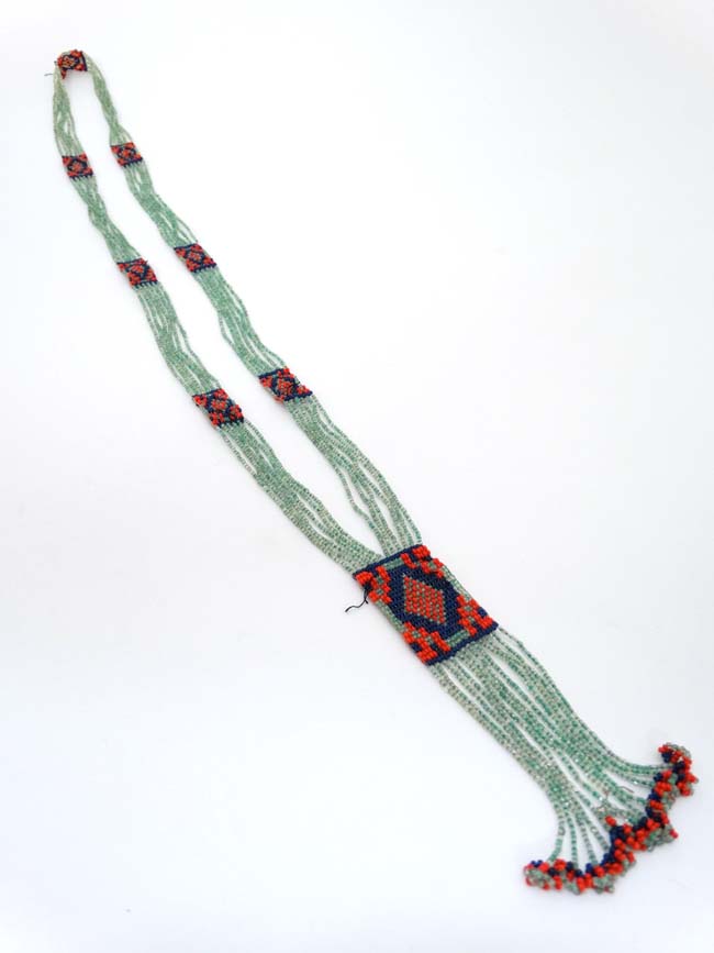 A vintage beadwork necklace with green blue and red bead decoration, hanging approx. - Image 4 of 6