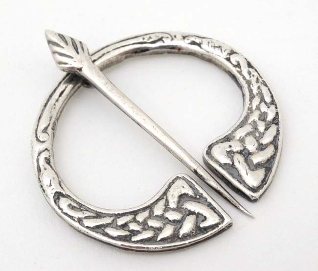 A silver handled button hook marked 'Sterling' together with a Celtic penanular brooch marked ' - Image 4 of 6